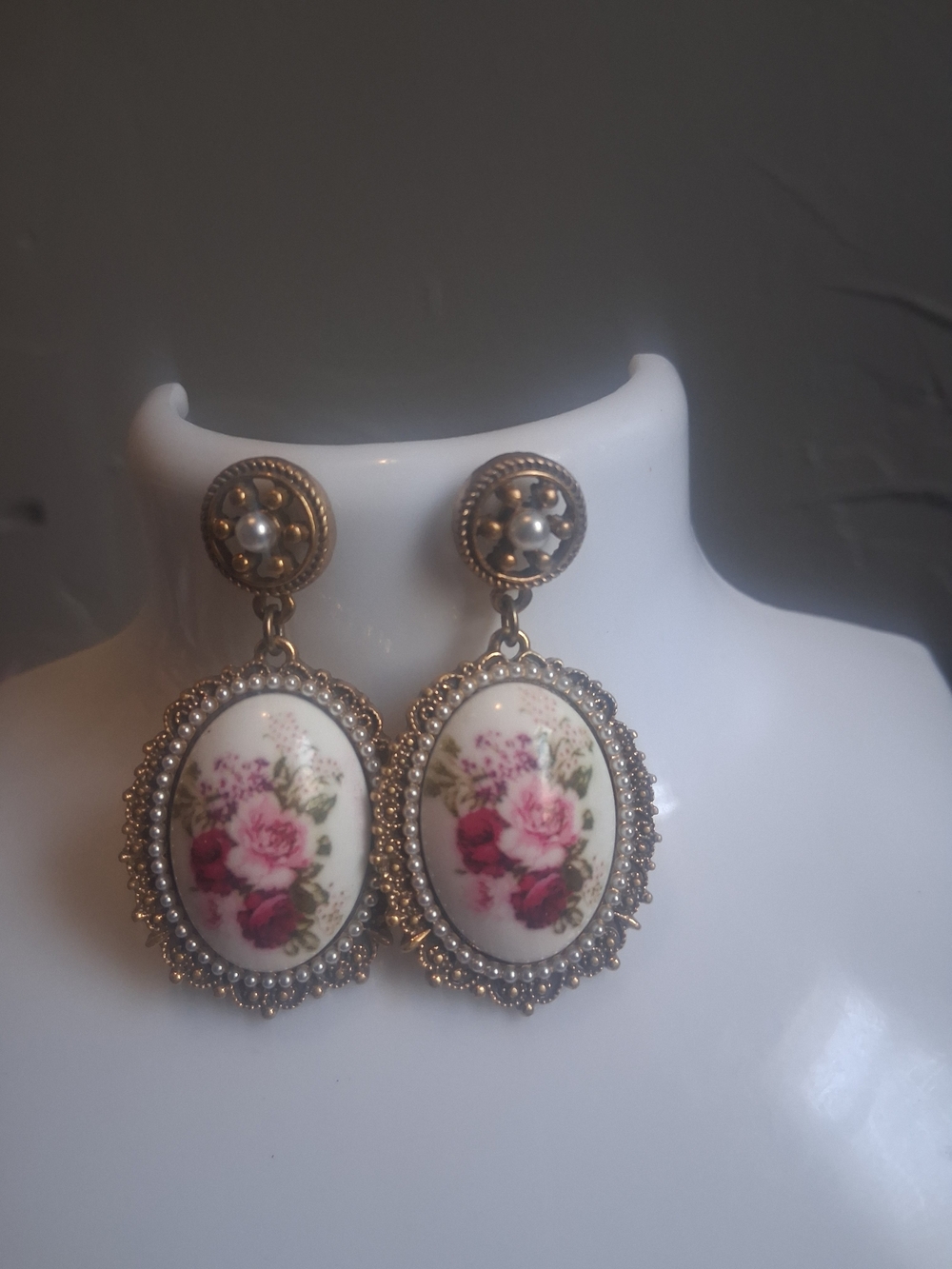 Vintage-Inspired Pink Floral Oval Drop Earrings